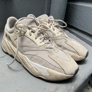 Yeezy Boost 700 Analog size 10